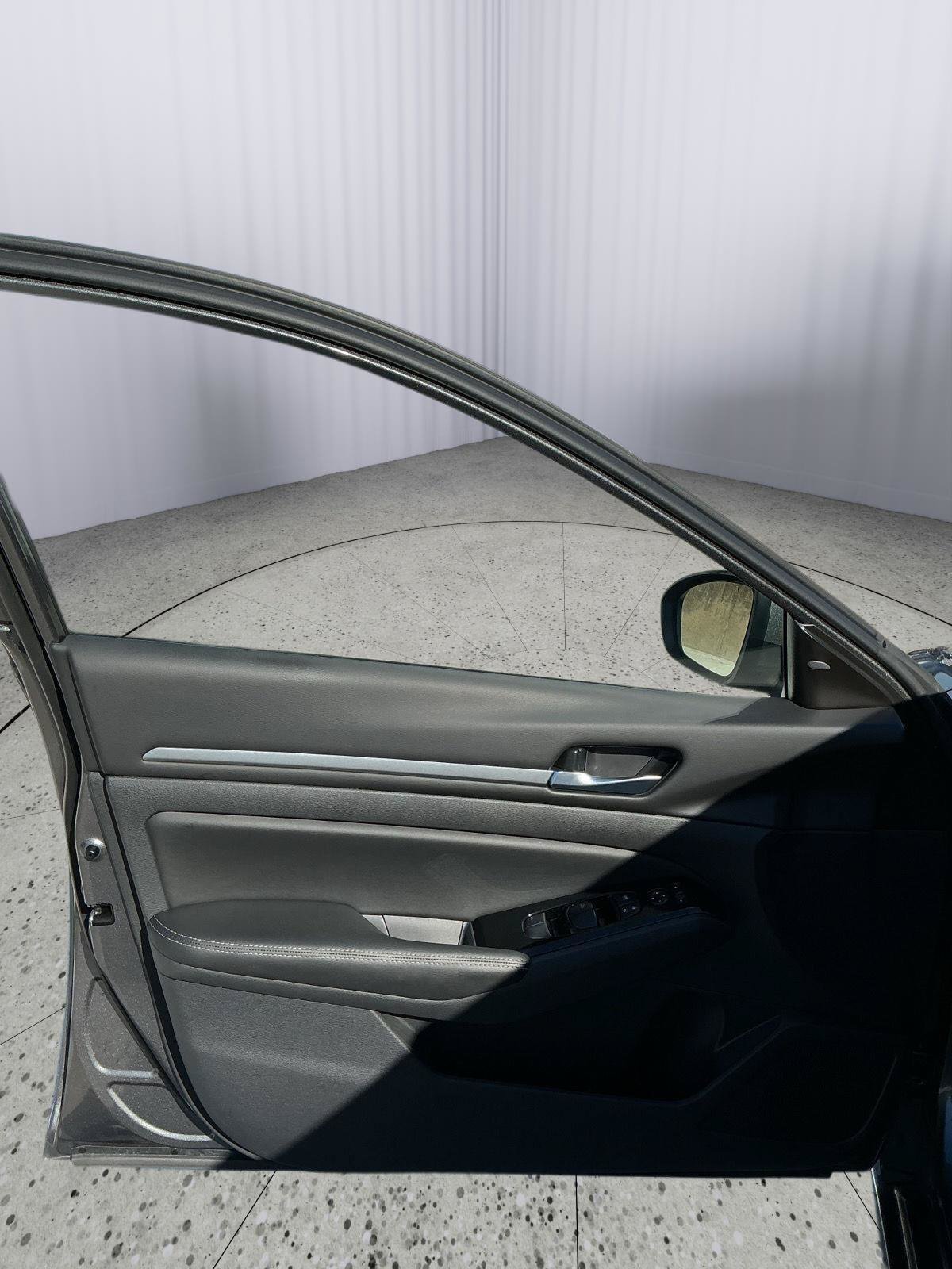 Used 2023 Nissan Altima 2.5 SV FWD image 17