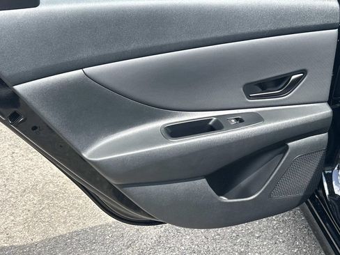 Used 2025 Hyundai Elantra Limited FWD image 21