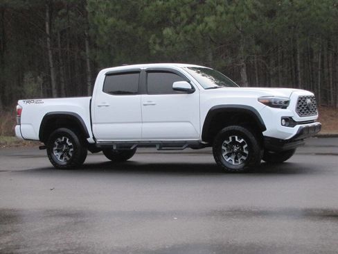Used 2020 Toyota Tacoma TRD Off-Road w/ Technology Package image 7