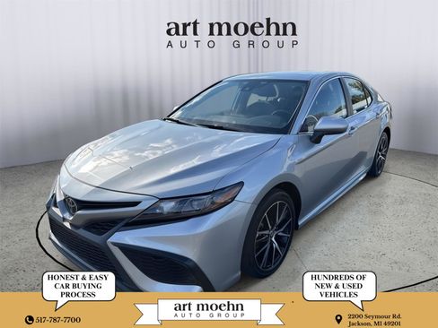 Used 2024 Toyota Camry SE image 1