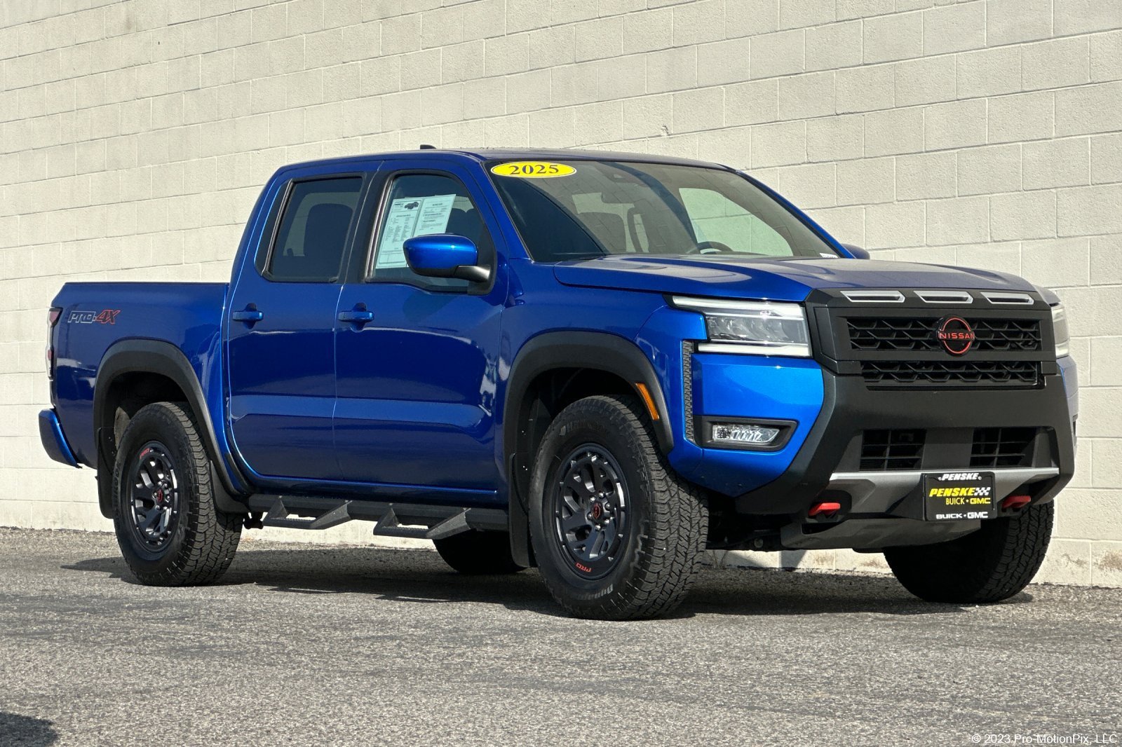 Used 2025 Nissan Frontier PRO-4X AWD/4WD image 1