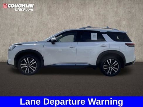 Used 2025 Nissan Pathfinder Platinum w/ Cargo Package image 2