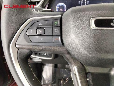 Used 2024 Jeep Grand Cherokee L Limited w/ Black Appearance Package AWD/4WD image 12