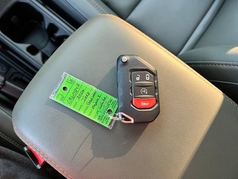 Used 2026 Jeep Gladiator Mojave AWD/4WD image 46