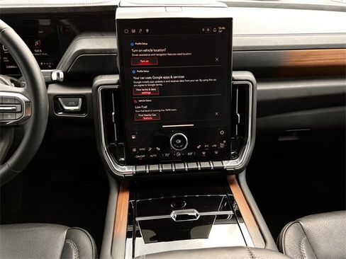 Used 2025 GMC Yukon XL Denali image 17