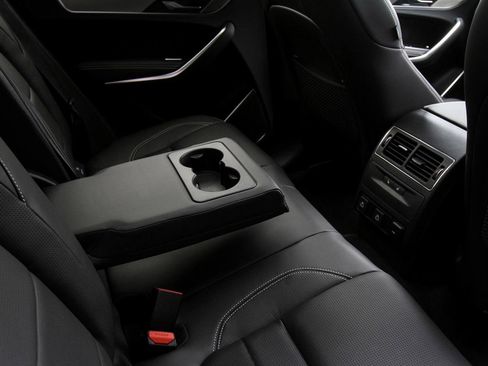 New 2025 Jaguar F-PACE R-Dynamic S image 17