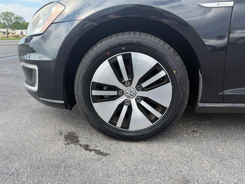 Used 2016 Volkswagen e-Golf SE FWD image 30