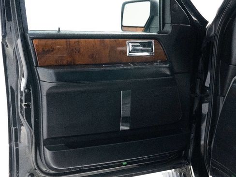 Used 2015 Lincoln Navigator 2WD image 21