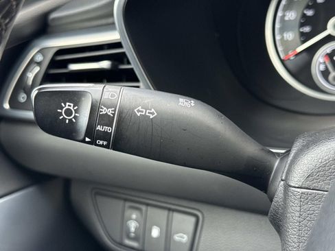 Used 2023 Genesis G70 2.0T image 15