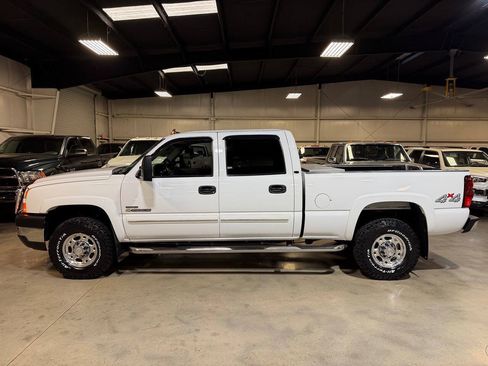 Used 2006 Chevrolet Silverado 2500 LT w/ Heavy-Duty Power Package AWD/4WD image 7