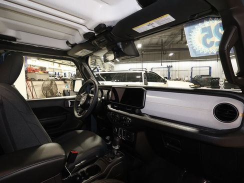 Used 2025 Jeep Wrangler Sport AWD/4WD image 25