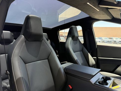 Used 2024 Tesla Cybertruck AWD Crew Cab image 50