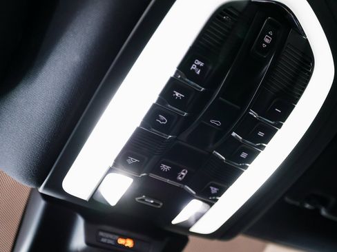 Certified 2021 Porsche Macan image 21