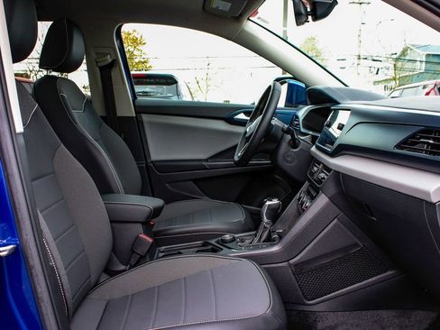 Used 2023 Volkswagen Taos SE w/ Panoramic Sunroof Package AWD/4WD image 40