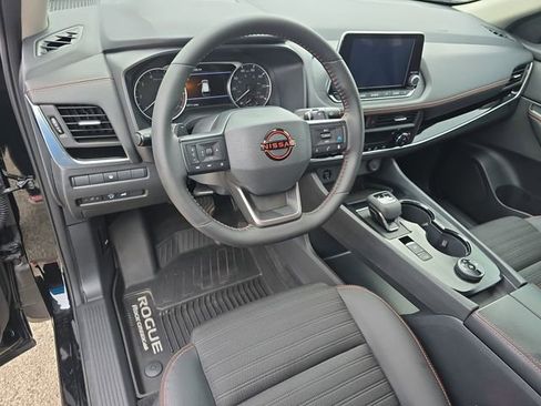 Used 2025 Nissan Rogue SV image 16