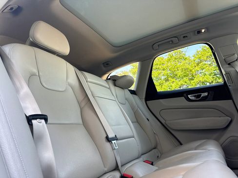 Used 2018 Volvo XC60 T5 Momentum w/ Convenience Package AWD/4WD image 30