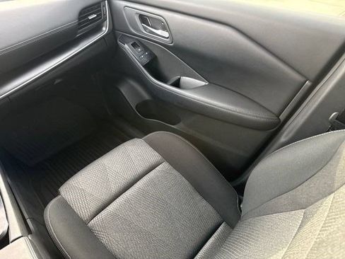 Used 2024 Nissan Rogue SV FWD image 16