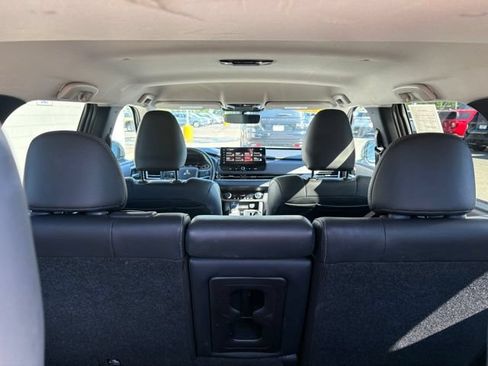 Used 2025 Mitsubishi Outlander SE FWD image 30