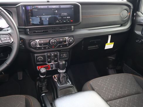 Used 2025 Jeep Gladiator Mojave image 15