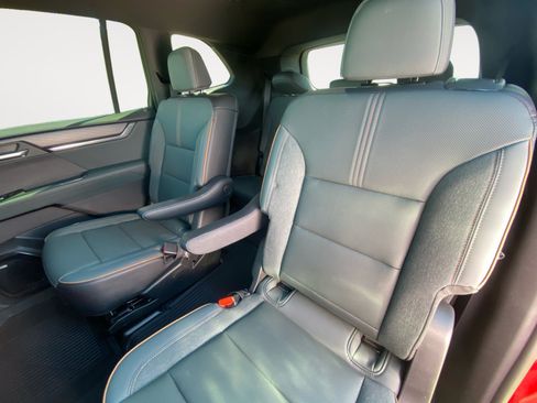 New 2026 GMC Acadia AT4 w/ LPO, Floor Liner Package image 24