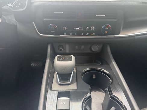 Used 2024 Nissan Rogue SV AWD/4WD image 15