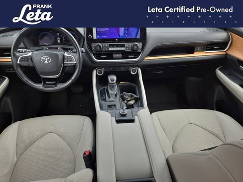 Used 2024 Toyota Grand Highlander AWD image 17