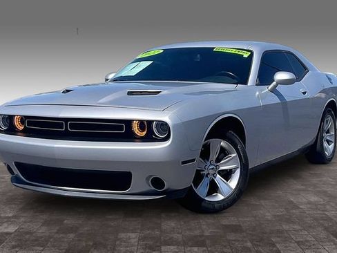 Used 2022 Dodge Challenger SXT RWD image 1