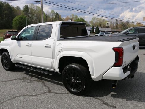 Used 2025 Toyota Tacoma SR5 AWD/4WD image 3