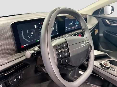 New 2025 Kia EV6 Wind image 9