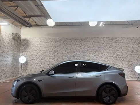 Used 2026 Tesla Model Y AWD image 4