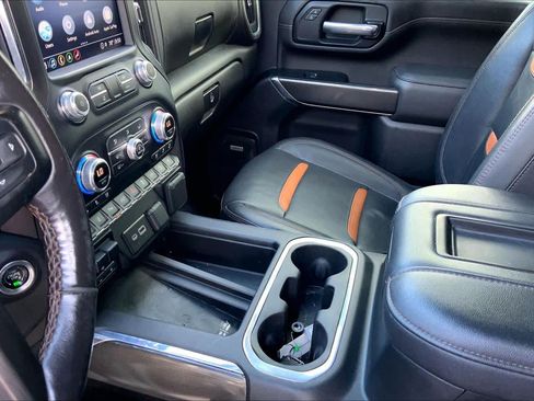 Used 2022 GMC Sierra 2500 AT4 w/ AT4 Premium Plus Package AWD/4WD image 17