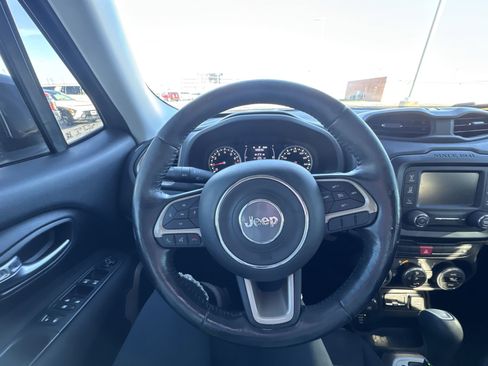 Used 2017 Jeep Renegade Latitude w/ Popular Equipment Group image 14