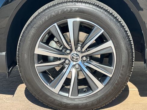 Certified 2024 Toyota Venza LE image 34