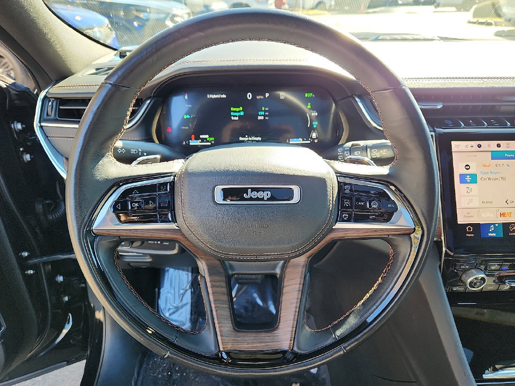 Used 2023 Jeep Grand Cherokee Summit w/ Advanced Protech Group IV AWD/4WD image 21
