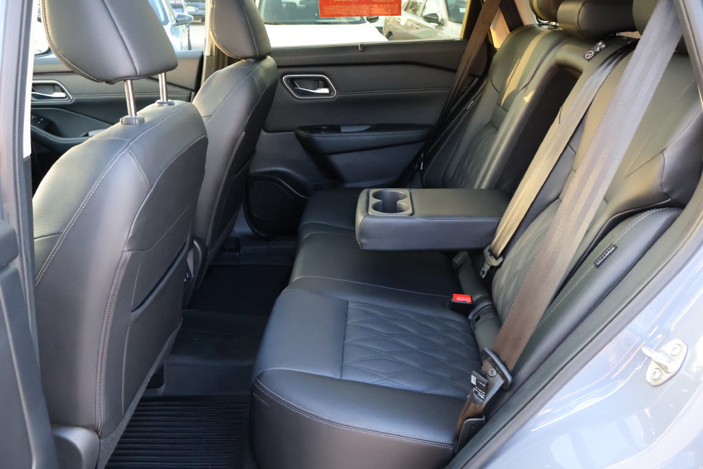 Certified 2024 Nissan Rogue Platinum w/ Platinum Premium Package FWD image 14