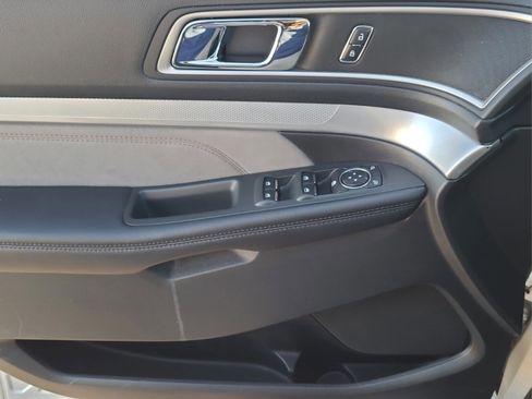 Used 2017 Ford Explorer XLT w/ Equipment Group 202A image 27