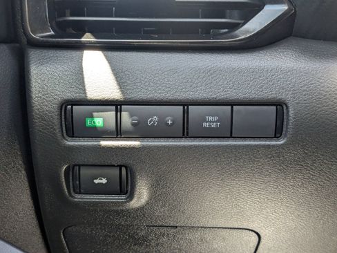 Used 2024 Nissan Sentra SV FWD image 20