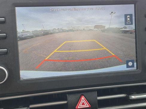 Used 2022 Hyundai Elantra SEL image 22