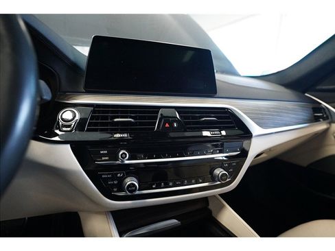 Used 2020 BMW M550i xDrive w/ Executive Package image 20