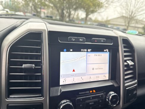 Used 2018 Ford F150 Lariat image 28