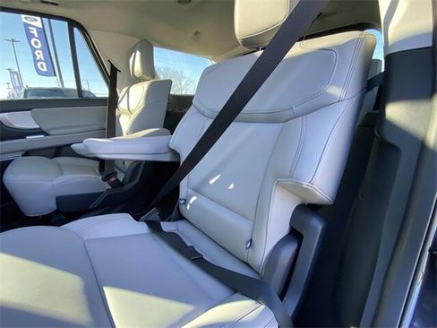 New 2025 Ford Expedition Active image 29