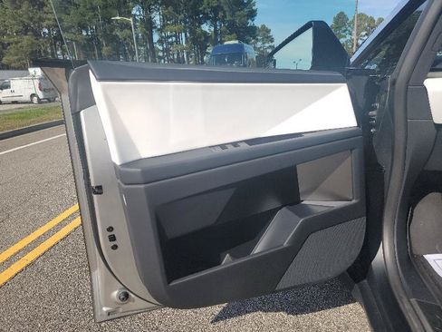 Used 2024 Tesla Cybertruck AWD Crew Cab image 12