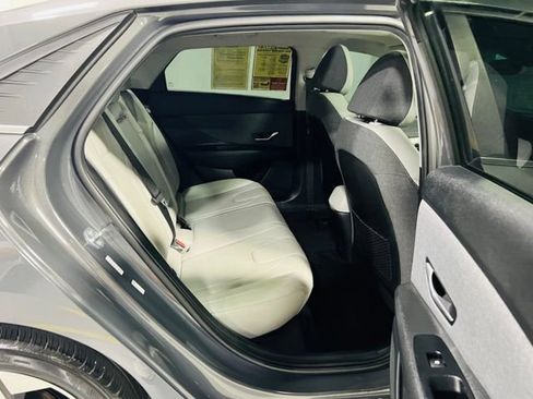 Used 2023 Hyundai Elantra Limited FWD image 30