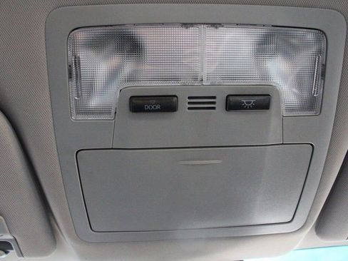 Used 2017 Toyota Avalon XLE image 32