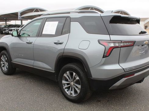 Used 2025 Chevrolet Equinox LT w/ Convenience Package II FWD image 7