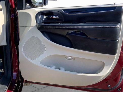 Used 2019 Dodge Grand Caravan SXT FWD image 22