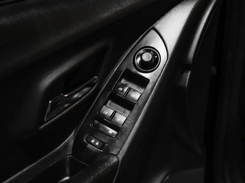 Used 2022 Chevrolet Trax LT w/ LT Convenience Package image 25