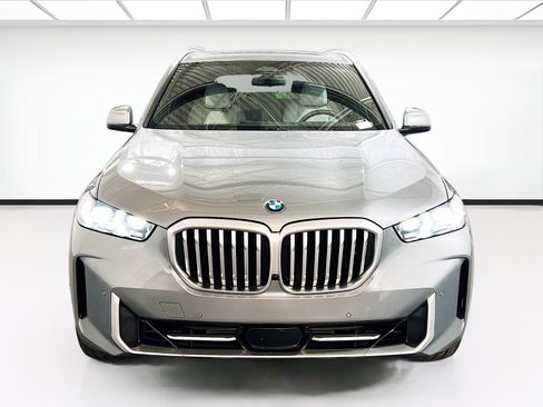 Used 2024 BMW X5 sDrive40i w/ Premium Package image 2
