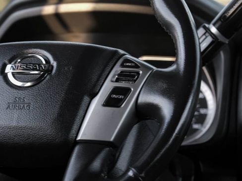 Used 2018 Nissan Titan SV w/ SV Convenience Package image 15