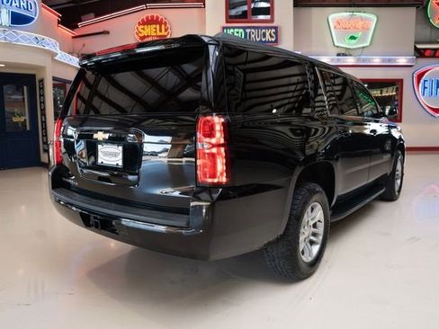 Used 2020 Chevrolet Suburban LT image 3